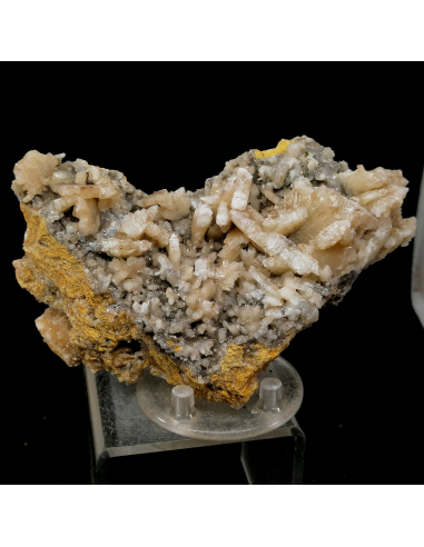 Cerussite -    M'fouati District, Bouenza Department, Republic of the Congo