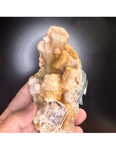 Quartz pseudomorph of calcite